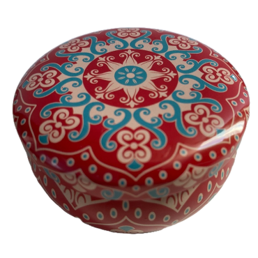 Lumanare parfumata in cutie de metal rotund, culori diferite