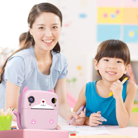 Set Camera Instantanee pentru Copii, Cyrax, Ecran HD 2.4'', 24MP, 720P Video, 1200 mAh, cu Functie de Printare Alb-Negru, cablu USB-C, Bluetooth, Compatibil iOS/Android, Imprimare APP, Model Kitty, Roz