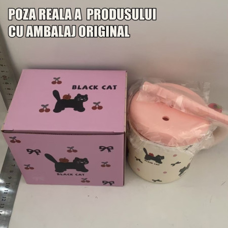 Cana din Ceramica cu Capac si Pai, Cyrax, Capacul si Paiul din Silicon Roz, 9x8.5 cm, Model Cute C, Capacitate 380ml