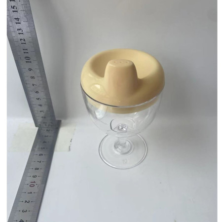 Pahar din Plastic Transparent cu Picior, Cyrax, pentru Copii, 14 x 7.7 cm, cu Cioc Antiscurgere, + 3 Ani, Fara Maner, Galben