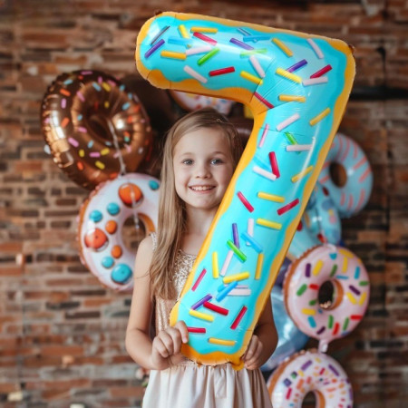 Balon din Folie Metalizata Cyrax, Figurina Cifra, Imprimeu Gogosi, Tema Aniversare 100 cm, Ambalaj Individual, Pai inclus, Umflare cu Aer sau Heliu, Multicolor, Cifra 7