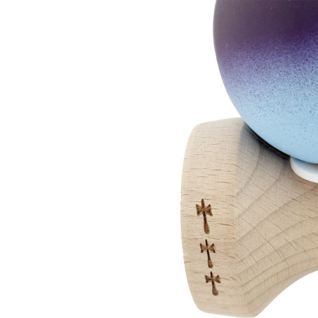 Kendama X Originala, Profesionala, Cyrax, Cupe Mari KING SIZE V3, Rubber Grip, Gaura in Baza, Rulment Metalic, din lemn 18 cm, Ata 62/65 cm, Gradient Negru/Albastru deschis