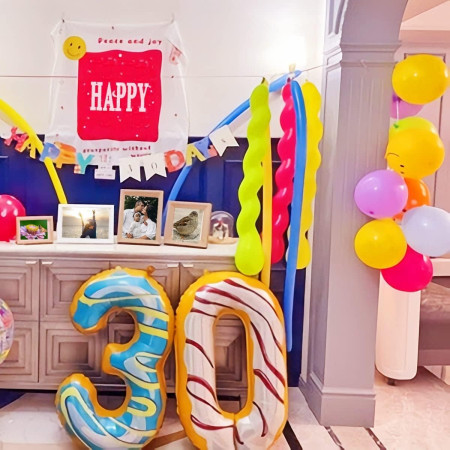 Balon din Folie Metalizata Cyrax, Figurina Cifra, Imprimeu Gogosi, Tema Aniversare 100 cm, Ambalaj Individual, Pai inclus, Umflare cu Aer sau Heliu, Multicolor, Cifra 0