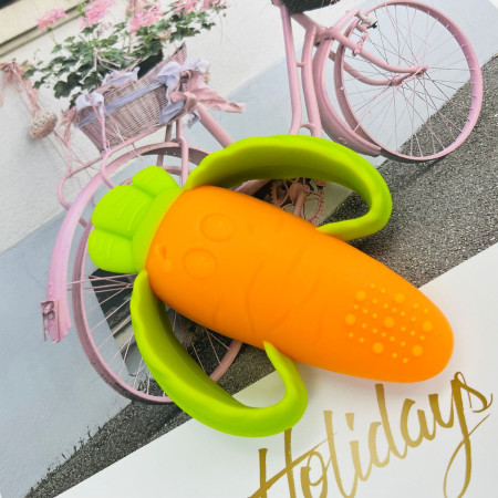 Jucarie dentitie bebelusi Cyrax, morcov, 10x7.5x2.8 cm, cu manere de prindere, material silicon non-toxic, fara miros, portocaliu