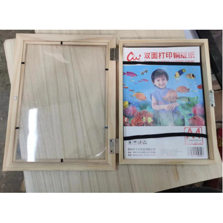 Rama Cutie pentru Foto si Cutie,  din Lemn, cu Spatiu Pentru Depozitare, Pentru Desene si Picturi A4, Sticla Securizata, 35 x 26 x 4 cm, 530 g, Maro Lemn