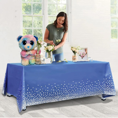 Fata de Masa, Cyrax, din PEVA, Imprimeu Buline Argintii, 137 x 274 cm, Impermeabila, Fara Pete, Curatare Rapida, Albastru Inchis