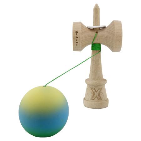 Kendama X Originala, Profesionala, Cyrax, Cupe Mari KING SIZE V3, Rubber Grip, Gaura in Baza, Rulment Metalic, din lemn 18 cm, Ata 62/65 cm, Gradient Galben/Albastru/Verde