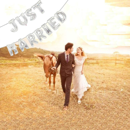 Set Baloane din Folie Metalizata, Cyrax, Figurine Litere, Model Just Married, Tema Nunta, 40 cm, Baloane Party, Ambalaj Individual, Pai inclus, Umflare cu Aer sau Heliu, Argintiu