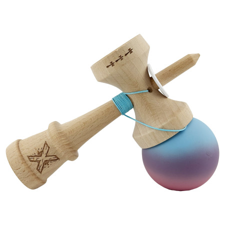 Kendama X Originala, Profesionala, Cyrax, Cupe Mari KING SIZE V3, Rubber Grip, Gaura in Baza, Rulment Metalic, din lemn 18 cm, Ata 62/65 cm, Gradient Albastru deschis/Mov/Roz