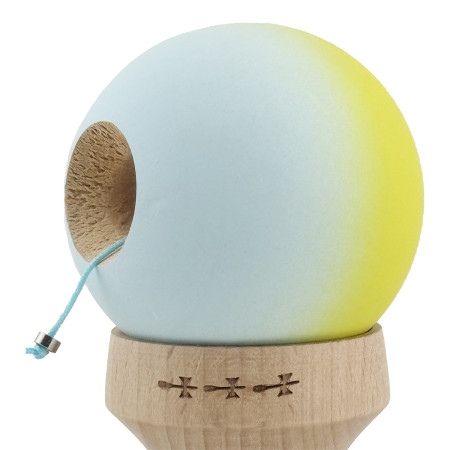 Kendama X Originala, Profesionala, Cyrax, Rubber Grip, Cupe Mari KING SIZE V3, Gaura in Baza, Rulment Metalic, din lemn 18 cm, Ata 62/65 cm, Gradient Galben/Verde deschis