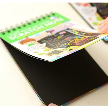 Caiet cu fise razuibile Cyrax, DIY Magic Scratch, 12 File, Curcubeu, Creion din Lemn, Cartonase negre, 14.5 x 10 cm, verde