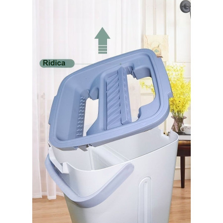 Set de Curatenie,  Mop si Galeata, Capacitate 5.7 l, 4 Rezerve Microfibra Incluse, Plastic, Utilizare Umeda/Uscata, Stoarcere Fara Maini, Albastru/Alb