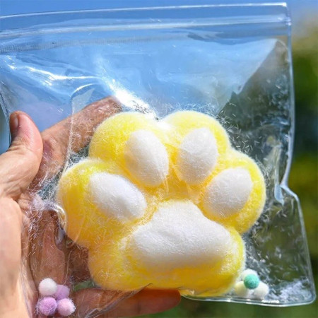 Jucarie Interactiva Squishy, Cyrax, Model Cat Paw, Squeeze Pinch Family, Revenire Lenta, din TPR, +3 Ani, 7.5 cm, Textura Puf, Galben