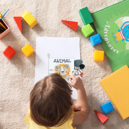 Carte Senzoriala, Cyrax, pentru Bebelusi, 15x16x6 cm, cu Animalute, 3D, Cu Sunete si Fosnete, 0-3 Ani, Model Leu, Gri