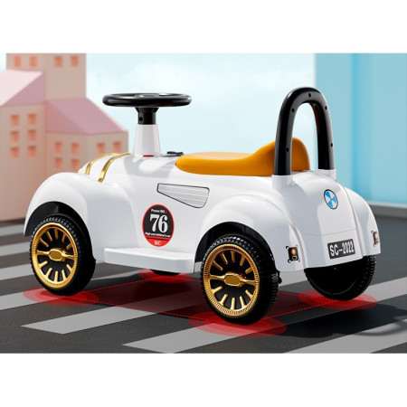 Masinuta Electrica Cyrax, Model de Epoca, cu Acumulator, Sistem Anti-Rasturnare, Sistem de Lumini si Sunet, 1-5 Ani, 75 x 36 x 45 cm, Alb