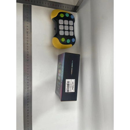 Jucarie Interactiva Cyrax, Tip Consola Pop It, 6 butoane functionale, 5 Moduri de Joc, 600 Niveluri, + 3 ani, Galben/Negru