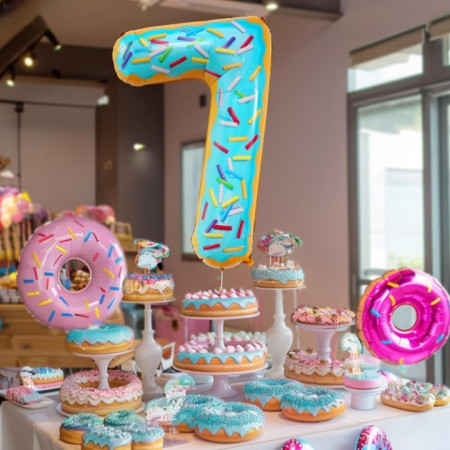 Balon din Folie Metalizata Cyrax, Figurina Cifra, Imprimeu Gogosi, Tema Aniversare 100 cm, Ambalaj Individual, Pai inclus, Umflare cu Aer sau Heliu, Multicolor, Cifra 7