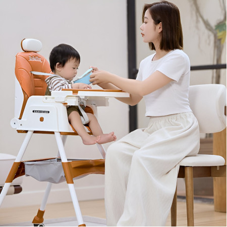 Scaun de Masa pentru Bebelusi si Copii Cyrax, cu Roti, cu Tetiera, Telescopic, Pliabil, Masuta Reglabila, Suport Picioare, Scaun cu Invelis Piele Artificiala, Centura Siguranta, Spatiu Depozitare, 97 x 73 x 65 cm, Maro