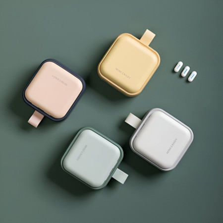 Cutie Depozitare Medicamente Mini,  4 Compartimente, Inchidere Etans, Portabila, Patrat, Gri, PP, 7.5x7.5x3 cm