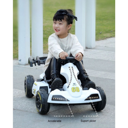 Masinuta Electrica Cyrax, Tip Kart, cu Telecomanda, Dimensiune Reglabila, 2 Viteze, Sistem de Lumini si Sunet, Pentru Copii intre 1.2 - 1.6 Inaltime, 105 x 55 x 50 cm, Alb