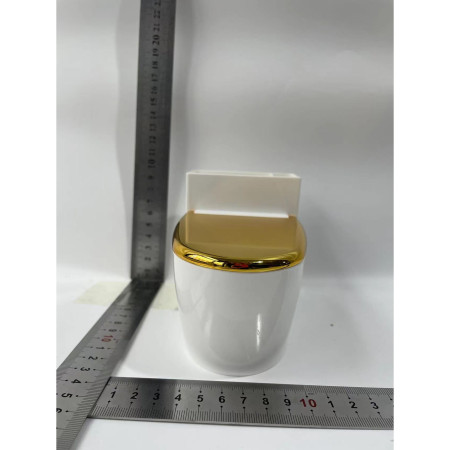 Scrumiera creativa  Forma de Toaleta, Capac Auriu, Material ABS si Otel Inoxidabil, 12.5 x 9.8 x 8.4 cm, Fixare prin Lipire sau De Sine Statator, pentru Baie, Camera, Bucatarie, Balcon, Auriu