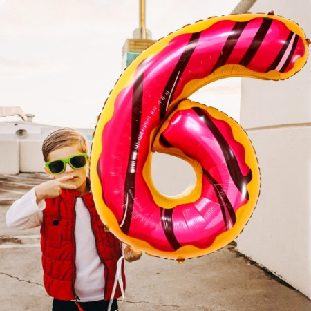 Balon din Folie Metalizata Cyrax, Figurina Cifra, Imprimeu Gogosi, Tema Aniversare 100 cm, Ambalaj Individual, Pai inclus, Umflare cu Aer sau Heliu, Multicolor, Cifra 6