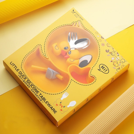 Set diversificare bebelusi Cyrax, din silicon, 20 x 17.5 cm, 1 farfurie compartimentata in forma de rata, lingurita si furculita, pai, perie pai, fara alergeni, ventuza fixare,  forma creativa,  galben