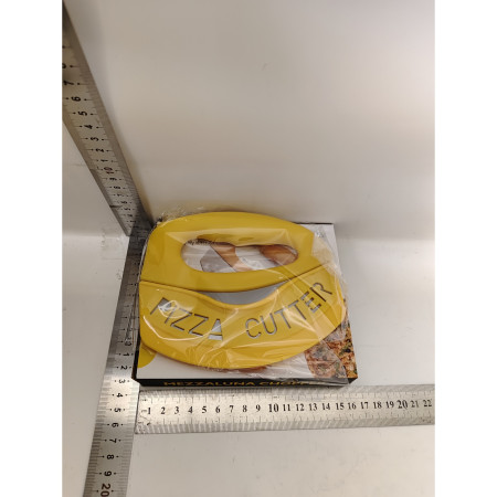 Cutit pentru taiat pizza Cyrax, cu protectie din silicon pentru lama, inox, 15.5 cm, galben