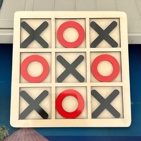 Jucarie Montessori Tic Tac Toe, Cyrax, Educativa, Interactiva, din lemn, X si O, 9 Piese, 14.3x14.3 cm, Negru Rosu