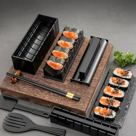 Set ustensile pentru facut sushi Cyrax, 10 piese, forma inima inclus, 3 forme clasice, extensibil, finisaj lucios, material ABS, curatare usoara, negru