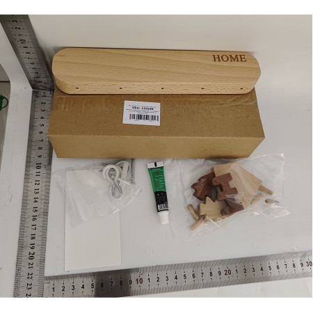 Suport pentru Chei,  din Lemn, Aplicare fara Perforare, Adeziv Inclus, 5 Carlige Albe, Model Casuta, Greutate Suportata 5 kg, 13.5 x 23 cm, Maro