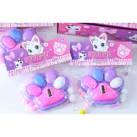 Jucarie Antistres Squishy, Cyrax, cu Revenire Lenta, Model Labuta de Pisica, cu Pestisor, 220g, 12.5 x 10.5 cm Squeeze Pinch Family, Ambalaj Transparent, Roz-Multicolor