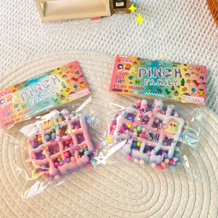 Jucarie Antistres Squishy, Cyrax, cu Revenire Lenta, Squeeze Pinch Family, Model Waffle, 6x6 cm, 99g, Ambalaj Transparent, Multicolor