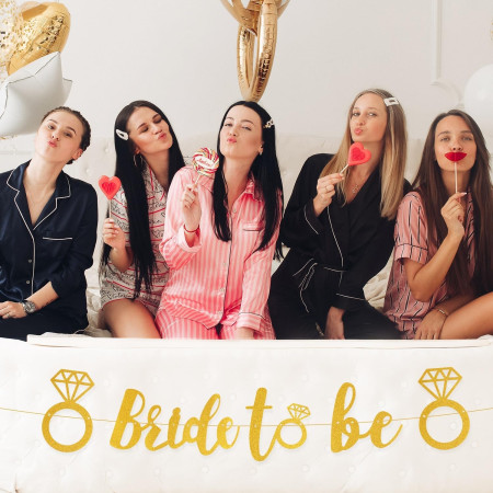 Banner Bride To Be, Cyrax, Dimensiune 30x20 cm, Rola de Ata Inclusa, Tematica Nunta, Decoratiune Party, Auriu