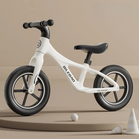 Bicicleta pentru Copii, Cyrax, Fara Pedale, Pentru 2-6 Ani, 2 Roti Silentioase, Sa Reglabila 43 - 58 cm, din Plastic si Fibra de Sticla, 88 x 56 x 43 cm, Alb