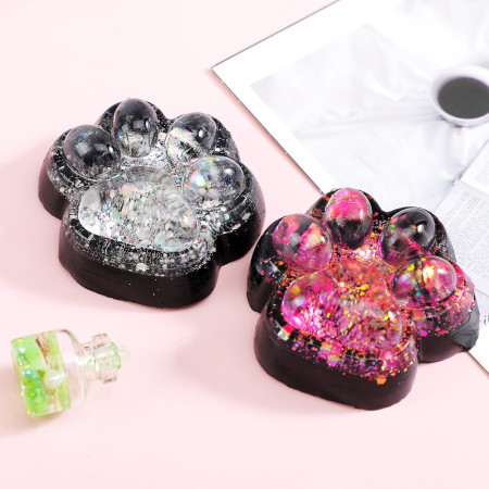 Jucarie Antistres Squishy, Cyrax, cu Revenire Lenta, Squeeze Pinch Family, Model Labuta de Pisica cu Sclipici, 6.5x6 cm, 60g, Ambalaj Transparent, Alb-Negru