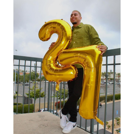 Balon din Folie Metalizata Cyrax, Figurina Cifra, Tema Aniversare 80 cm, Ambalaj Individual, Pai inclus, Umflare cu Aer sau Heliu, Auriu, Cifra 2