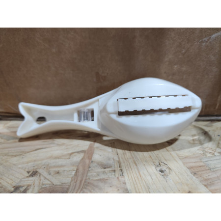 Curatator de Solzi de Peste, Cyrax, Manual, Forma Peste, cu Compartiment de Colectare, din Plastic, 15.5x5.5 cm, Alb