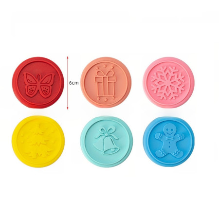 Set 6 stampile pentru prajituri Cyrax, tematica de Craciun, din silicon alimentar non-toxic, taietor aluat inclus, 6 cm,  maner din plastic, compact, usor de depozitat,