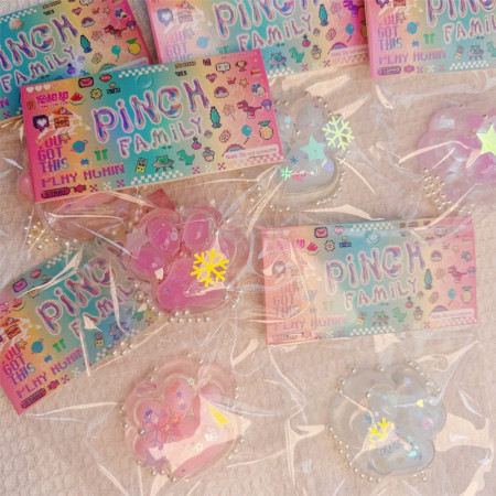 Jucarie Antistres Squishy, Cyrax, cu Revenire Lenta, Squeeze Pinch Family, Model Labuta de Pisica, 6x5.5 cm, 70g, Ambalaj Transparent, Roz-Transparent