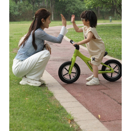 Bicicleta pentru Copii, Cyrax, Fara Pedale, Pentru 2-6 Ani, 2 Roti Silentioase, Sa Reglabila 43 - 58 cm, din Plastic si Fibra de Sticla, 88 x 56 x 43 cm, Verde