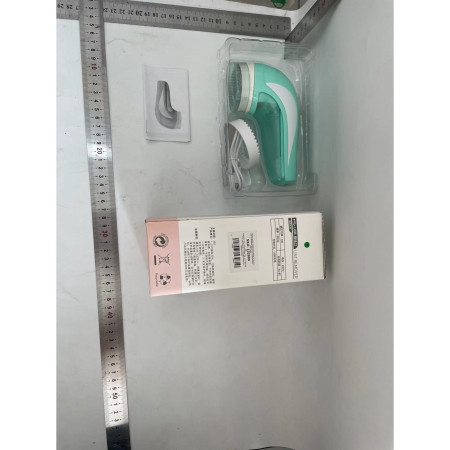 Aparat Pentru Curatat Scame, Par Si Praf,  Pentru Diferite Tipuri De Material, Cu Lame Din Otel Inoxidabil, Incarcare Prin USB Type-C, Cu Perie De Curatare si Cablu USB Incluse, 13.5x9 cm, Verde