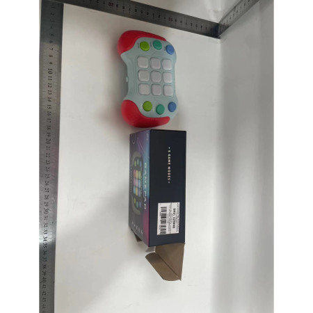 Jucarie Interactiva Cyrax, Tip Consola Pop It, 6 butoane functionale, 5 Moduri de Joc, 600 Niveluri, + 3 ani, Rosu/Gri