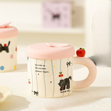 Cana din Ceramica cu Capac si Pai, Cyrax, Capacul si Paiul din Silicon Roz, 9x8.5 cm, Model Cute A, Capacitate 380ml