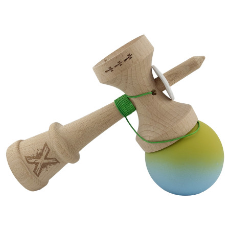 Kendama X Originala, Profesionala, Cyrax, Rubber Grip, Cupe Mari KING SIZE V3, Gaura in Baza, Rulment Metalic, din lemn 18 cm, Ata 62/65 cm, Gradient Galben/Albastru deschis
