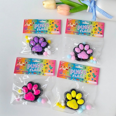 Jucarie Antistres Squishy, Cyrax, cu Revenire Lenta, Squeeze Pinch Family, Model Labuta de Pisica, 6.8x6.2 cm, 55g, Ambalaj Transparent, Mov