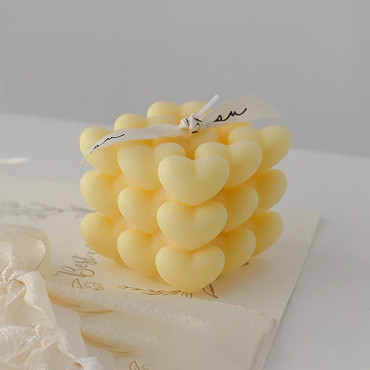 Lumanare Parfumata Decorativa,  Model Abstract Cub din Inimioare, Lumanare pentru Diferite Ocazii, 6 x 5.5 cm, Aroma de Musetel, Galben