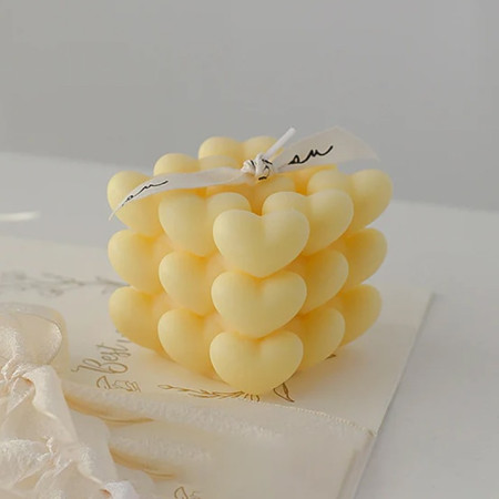 Lumanare Parfumata Decorativa,  Model Abstract Cub din Inimioare, Lumanare pentru Diferite Ocazii, 6 x 5.5 cm, Aroma de Musetel, Galben