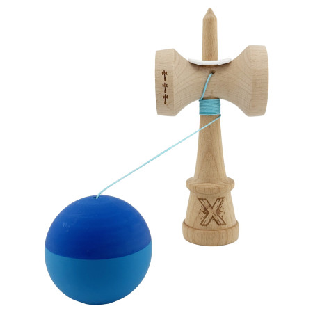 Kendama X Originala, Profesionala, Cyrax, Rubber Grip, Cupe Mari KING SIZE V3, Gaura in Baza, Rulment Metalic, din lemn 18 cm, Ata 62/65 cm, Bicolor Albastru/Albastru deschis