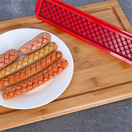 Feliator manual pentru hot-dog Cyrax, crestare carnati si hot-dog, manual, potrivit pentru gratar, 29.5 x 6.5 cm, din inox si ABS, rosu